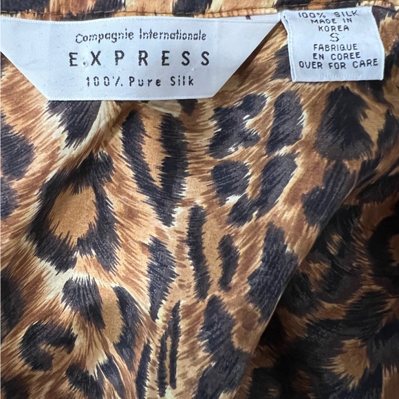 🐆Vintage Leopard Silk Top🐆 - Picture 5 of 6